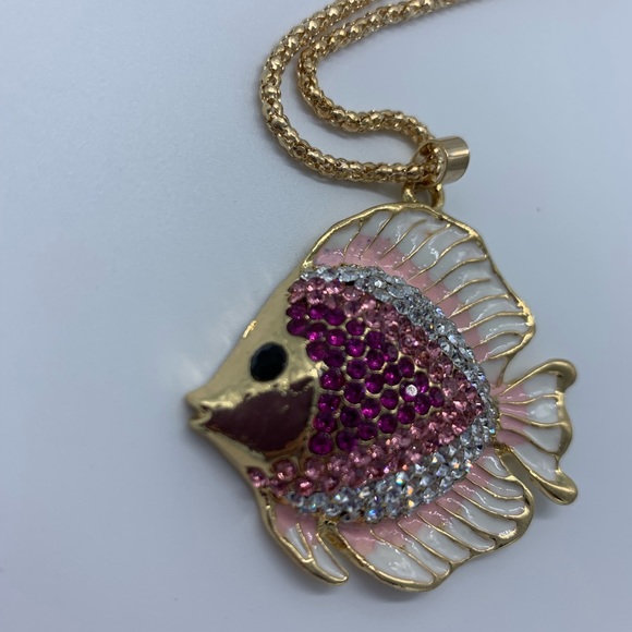 Jewelry - New tropical fish rhinestone pendant necklace